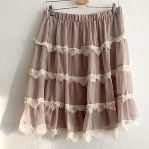 🍀DownEast Fully Lined Tan Skirt with Lace